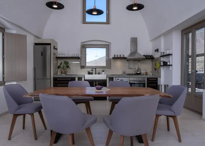 Onnos Estate By Thireon * Foinikia (Santorini)