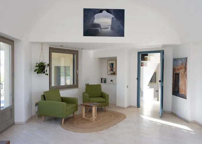 Onnos Estate By Thireon * Foinikia (Santorini)