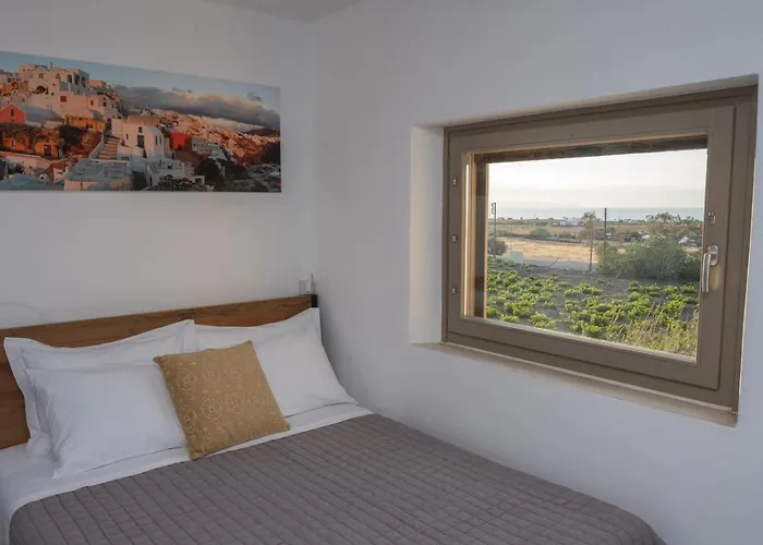 Onnos Estate By Thireon Foinikia (Santorini)