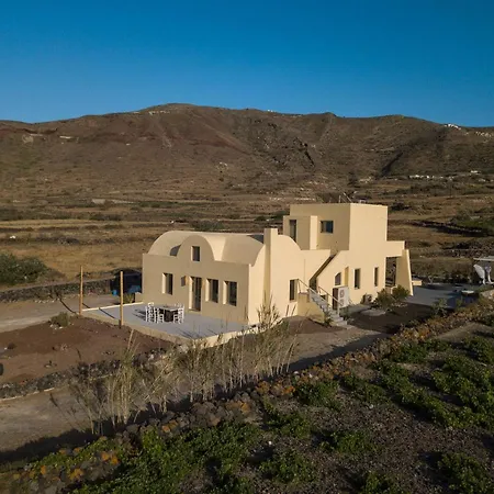 Onnos Estate By Thireon * Foinikia (Santorini)