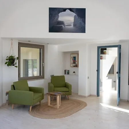 Onnos Estate By Thireon * Foinikia (Santorini)